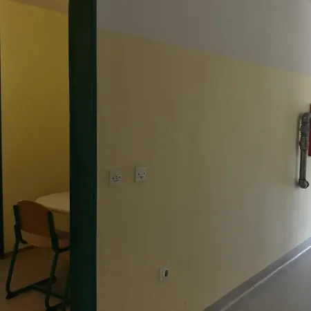 Rozna Dolina Hostel *