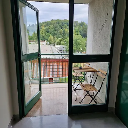 Rozna Dolina, Dom Xiv Hostel Lublaň