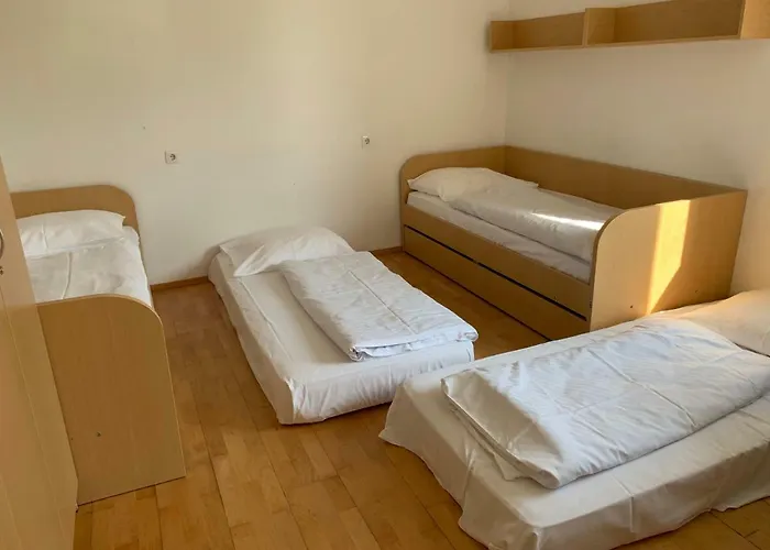 Rozna Dolina, Dom Xiv *