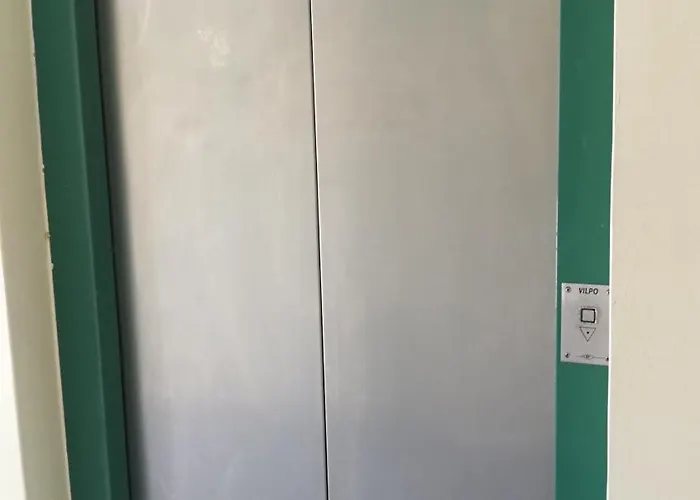 Rozna Dolina, Dom Xiv Hostel Lublaň