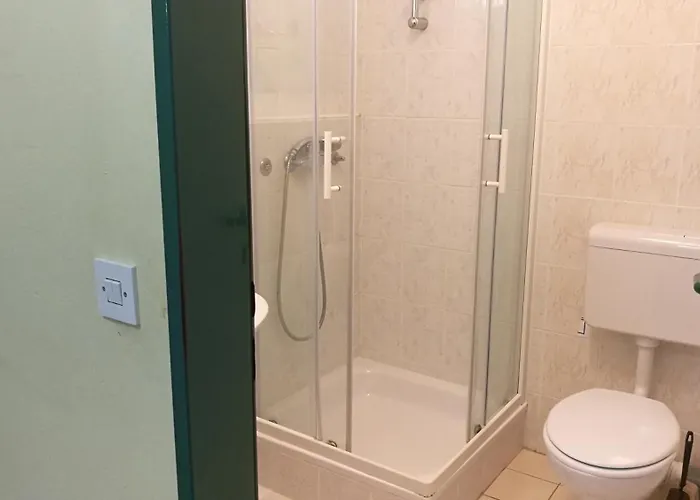 Rozna Dolina, Dom Xiv Hostal