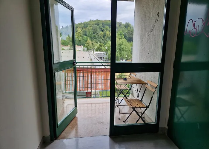 Rozna Dolina, Dom Xiv Hostel Lublaň