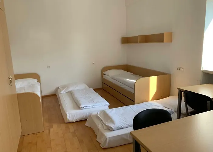Hostal Rozna Dolina, Dom Xiv Liubliana