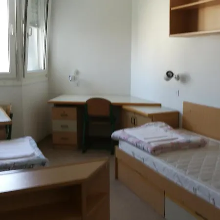 Rozna Dolina, Dom Xiv לובליאנה