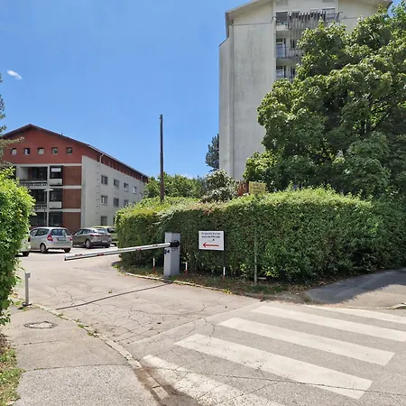 Rozna Dolina, Dom Xiv *